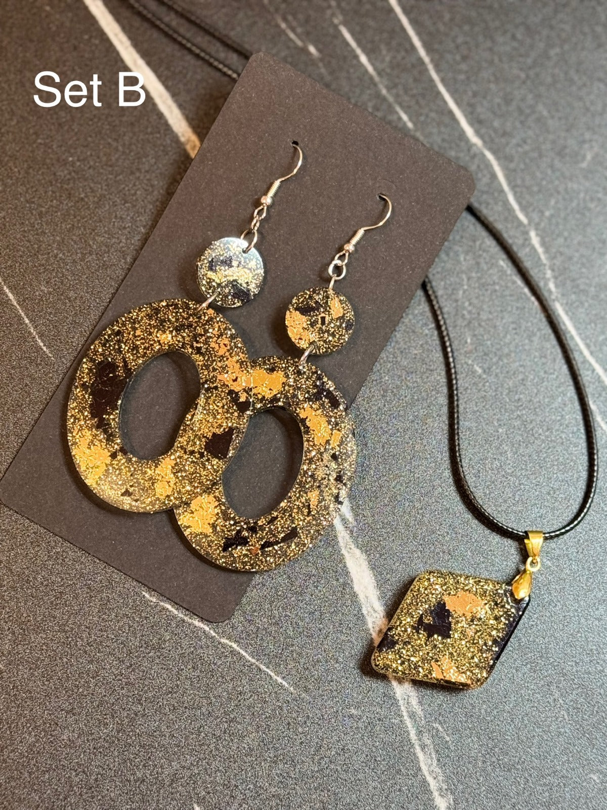 Black and Gold Jewellery Set